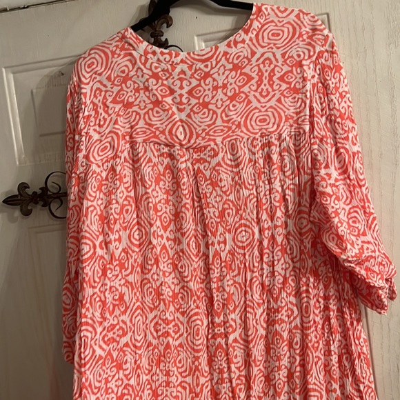 Cathy woman  3 X coral and white flowy button down shirt - Picture 8 of 9